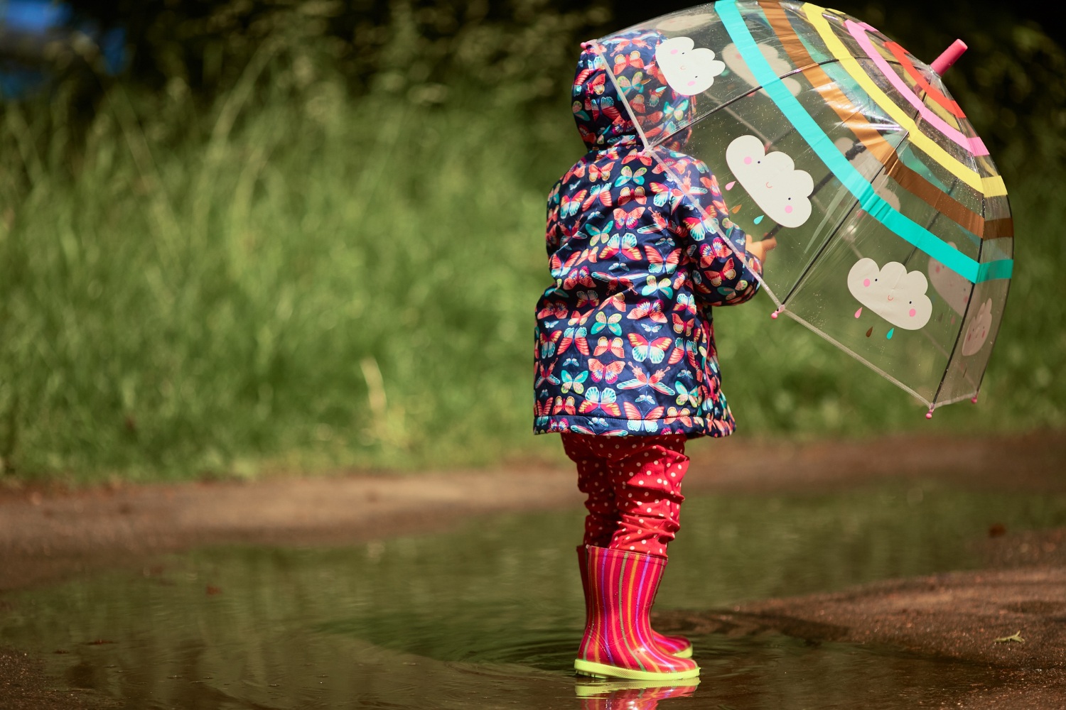 Machen Sie sich bereit für den Herbst - die zauberhafteste Auswahl an Regenmänteln und Regenschirmen